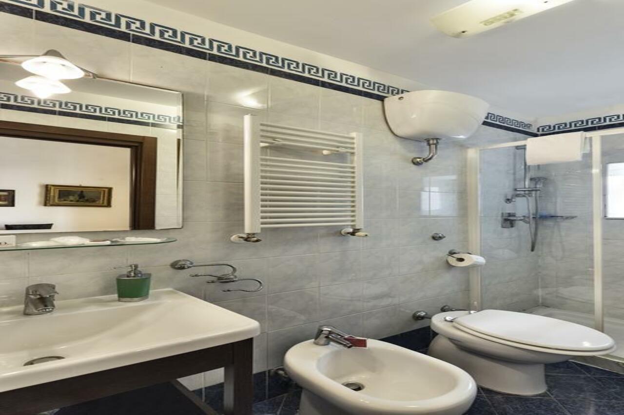B&B Art Suite Principe Umberto Napels Buitenkant foto