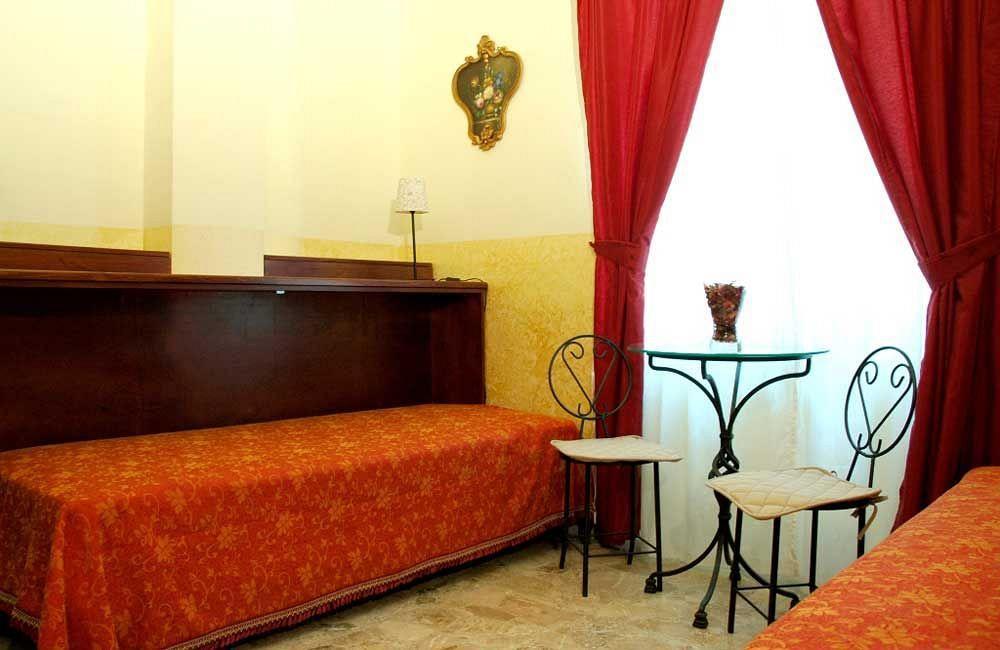 B&B Art Suite Principe Umberto Napels Buitenkant foto