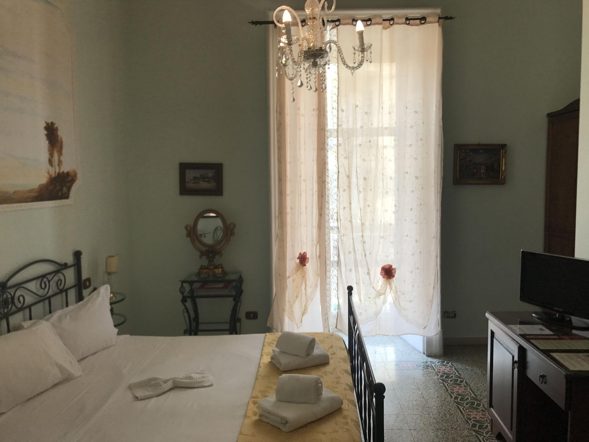 B&B Art Suite Principe Umberto Napels Buitenkant foto