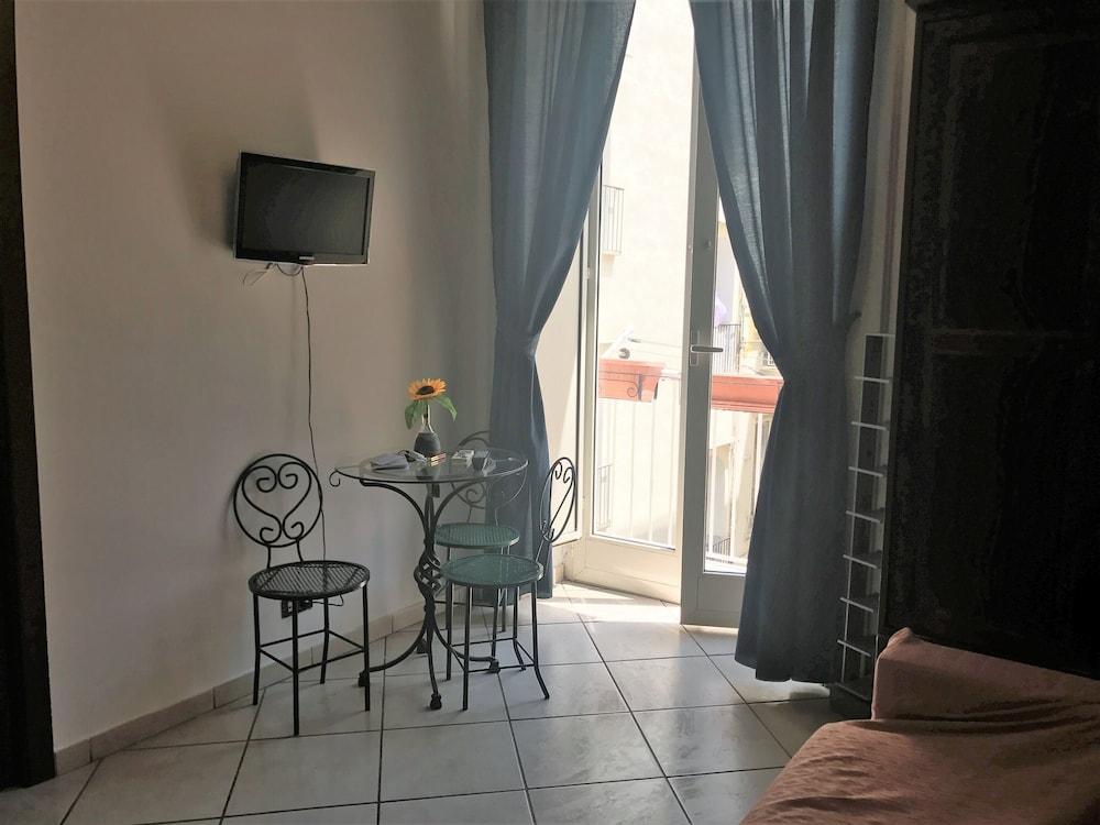 B&B Art Suite Principe Umberto Napels Buitenkant foto