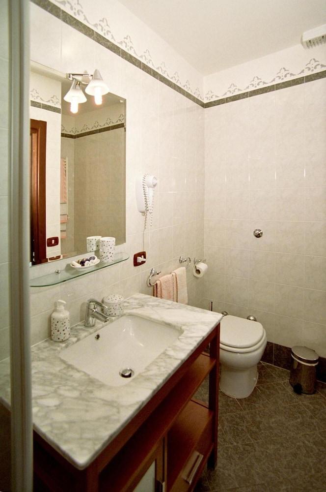 B&B Art Suite Principe Umberto Napels Buitenkant foto