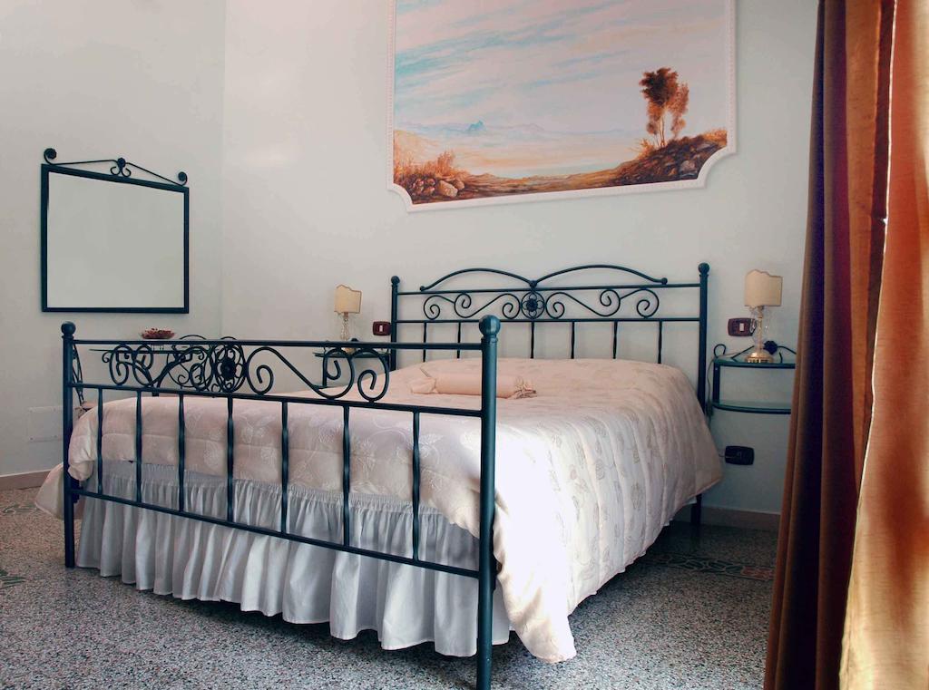 B&B Art Suite Principe Umberto Napels Buitenkant foto