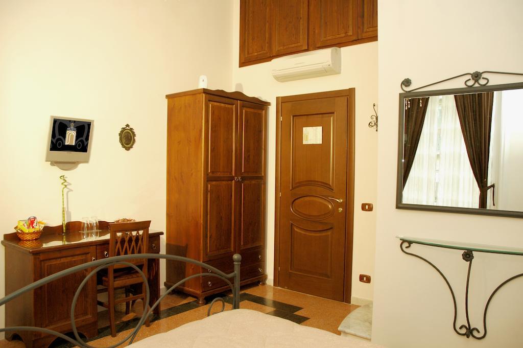 B&B Art Suite Principe Umberto Napels Buitenkant foto