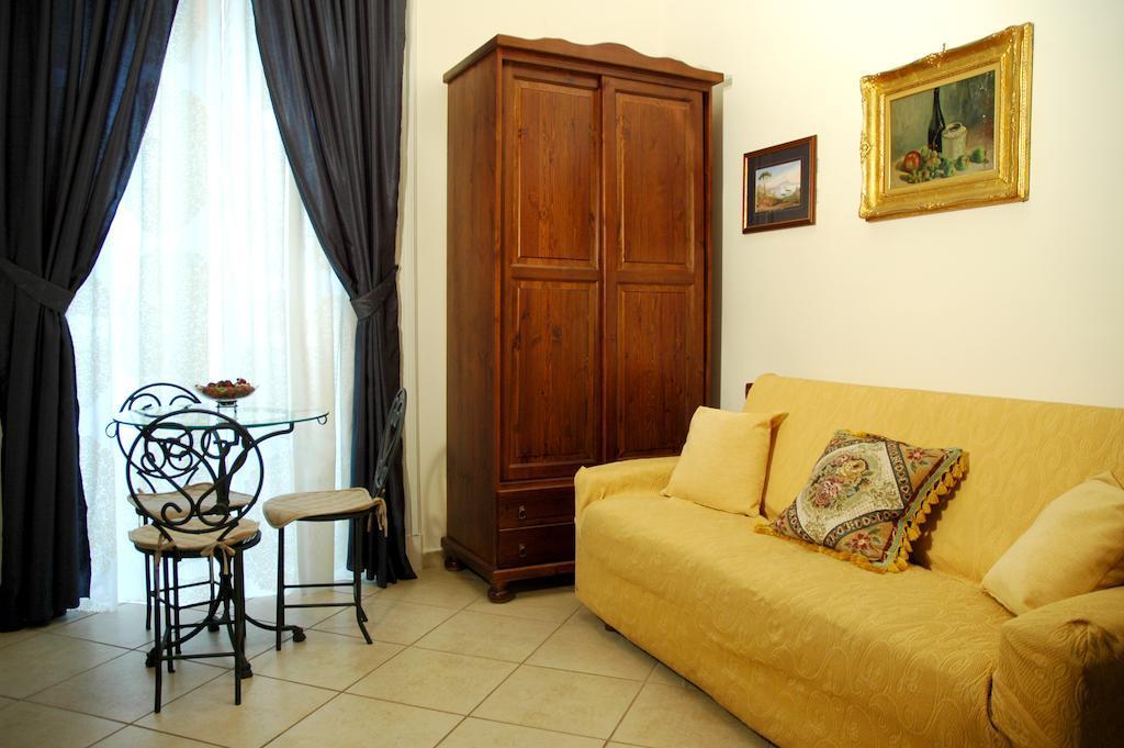 B&B Art Suite Principe Umberto Napels Buitenkant foto