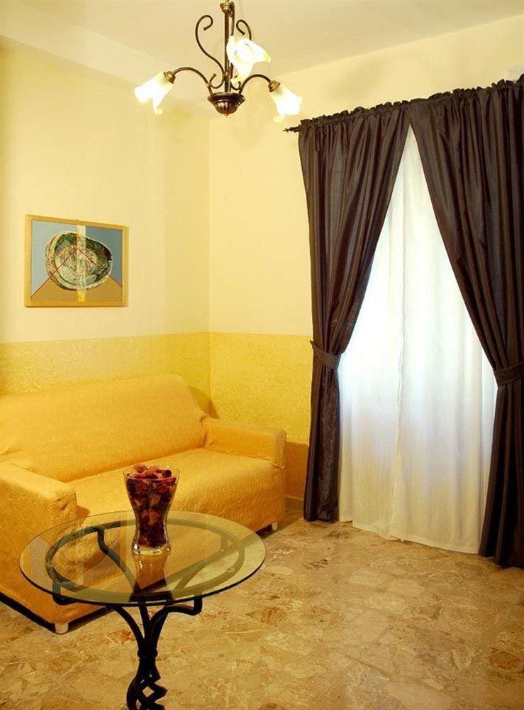 B&B Art Suite Principe Umberto Napels Buitenkant foto