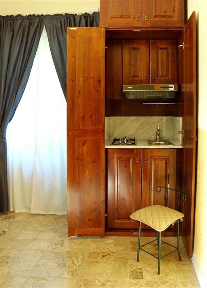 B&B Art Suite Principe Umberto Napels Buitenkant foto