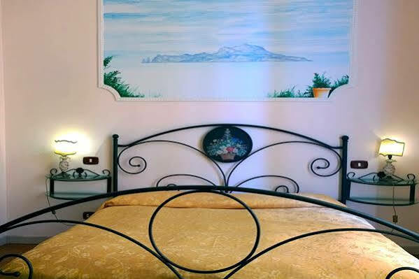 B&B Art Suite Principe Umberto Napels Buitenkant foto
